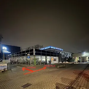 Loft Car Factory Хостел Варшава